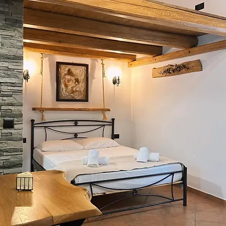 σπίτι στον κήπο Апартаменты Каламата